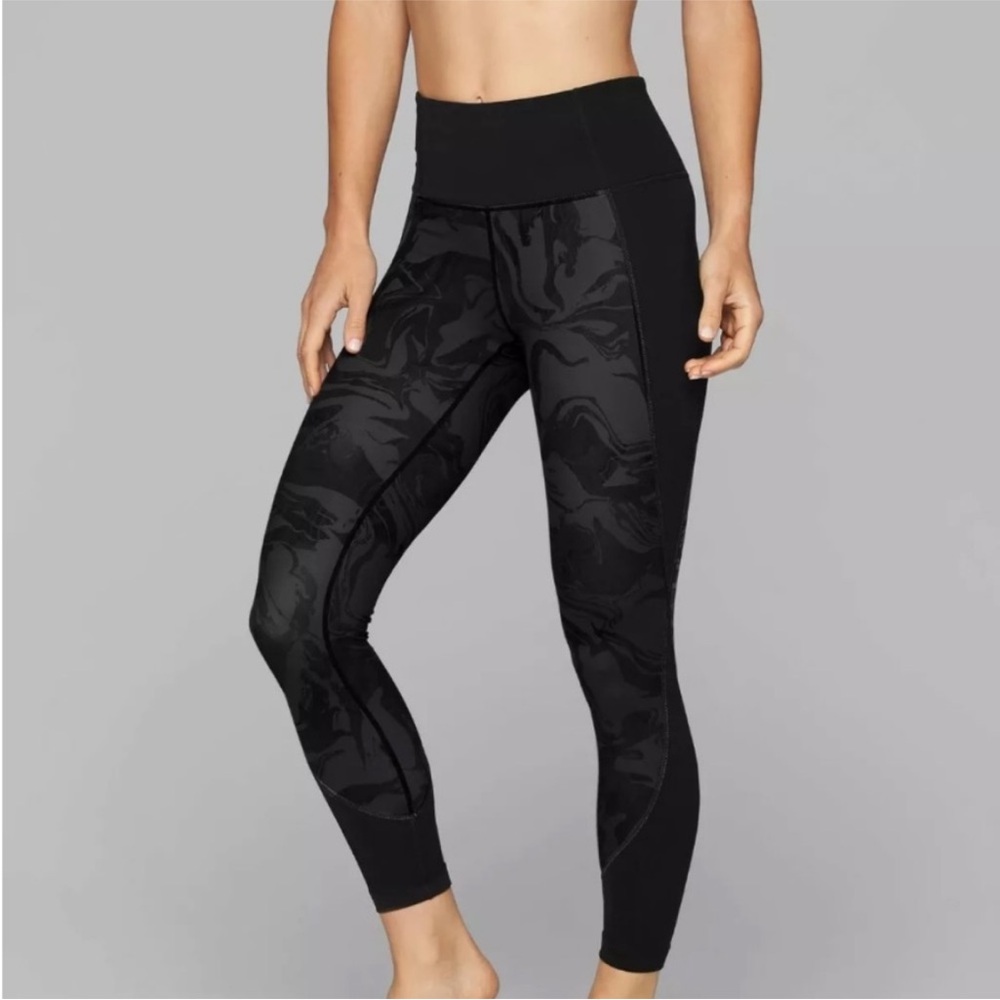 Athleta Black Marble Salutation 7/8 Tight Leggings Size Small Tall
